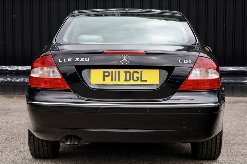 Mercedes-Benz CLK 220 CDI Elegance Lady Owner since 2013 + 15 Services + Rare Model Image 4