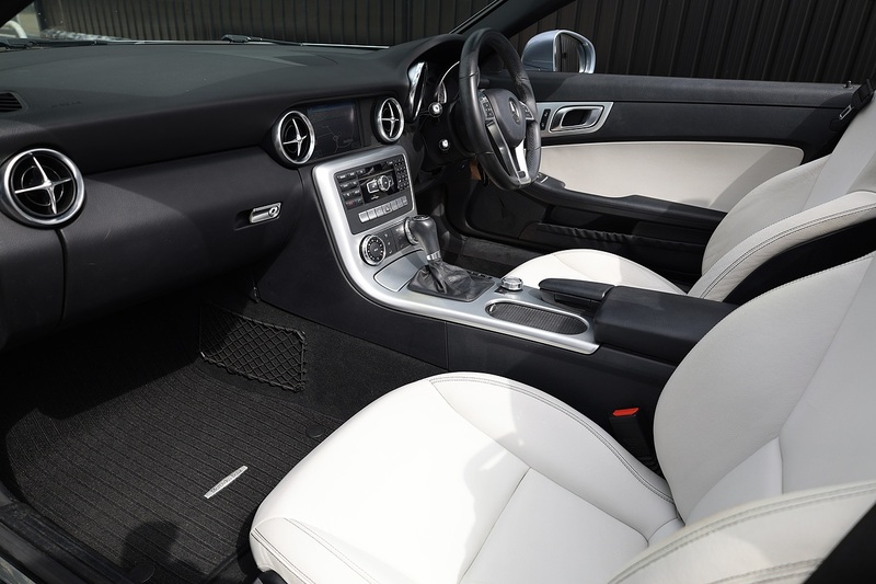 Mercedes-Benz SLK 200 1 Former Keeper + Pano Roof + COMAND Image 2