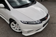 Honda Civic Type R Championship White Edition 1 Owner + Just 3,325 + Exceptional Condition - Thumb 16