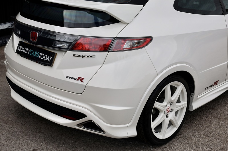 Honda Civic Type R Championship White Edition 1 Owner + Just 3,325 + Exceptional Condition Image 12