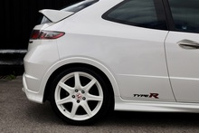 Honda Civic Type R Championship White Edition 1 Owner + Just 3,325 + Exceptional Condition - Thumb 13