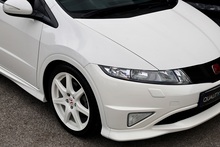 Honda Civic Type R Championship White Edition 1 Owner + Just 3,325 + Exceptional Condition - Thumb 15