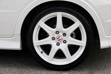 Honda Civic Type R Championship White Edition 1 Owner + Just 3,325 + Exceptional Condition - Thumb 34