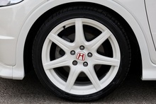 Honda Civic Type R Championship White Edition 1 Owner + Just 3,325 + Exceptional Condition - Thumb 35