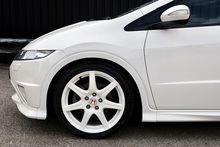 Honda Civic Type R Championship White Edition 1 Owner + Just 3,325 + Exceptional Condition - Thumb 31