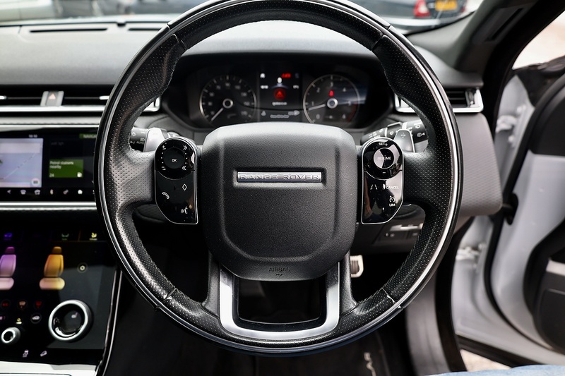 Land Rover Range Rover Velar D300 R-Dynamic S + Panoramic Roof + New Engine December 2024 Image 16