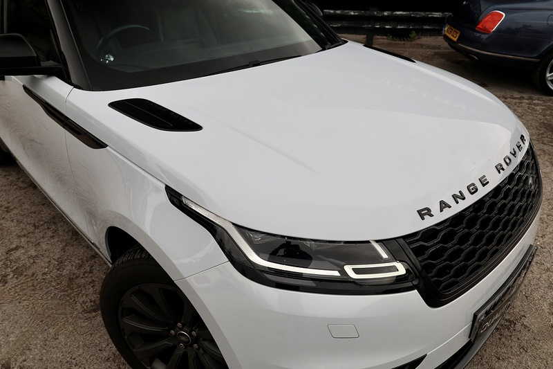 Land Rover Range Rover Velar D300 R-Dynamic S + Panoramic Roof + New Engine December 2024 Image 18