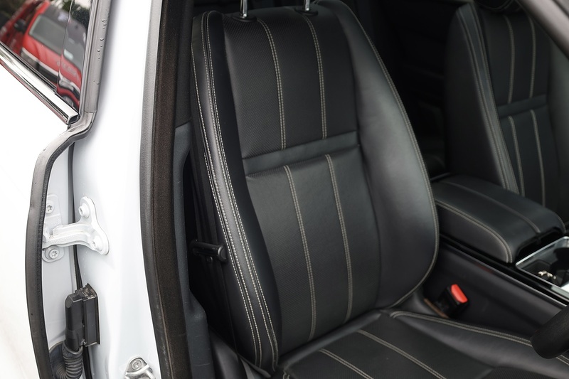 Land Rover Range Rover Velar D300 R-Dynamic S + Panoramic Roof + New Engine December 2024 Image 19