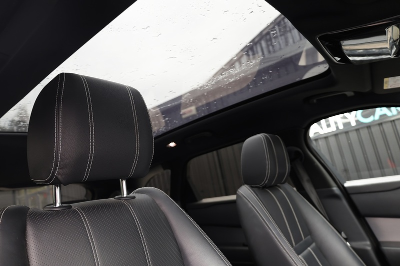 Land Rover Range Rover Velar D300 R-Dynamic S + Panoramic Roof + New Engine December 2024 Image 12