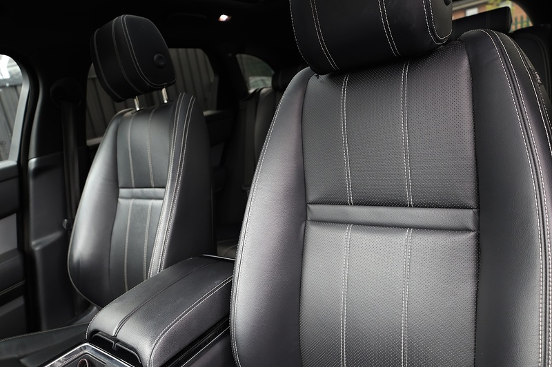 Land Rover Range Rover Velar D300 R-Dynamic S + Panoramic Roof + New Engine December 2024 Image 15