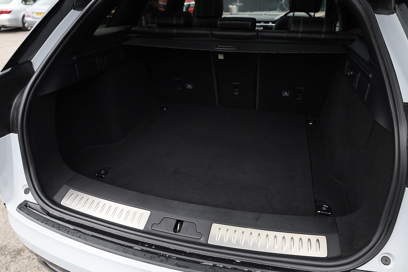 Land Rover Range Rover Velar D300 R-Dynamic S + Panoramic Roof + New Engine December 2024 Image 37
