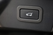 Land Rover Range Rover Velar D300 R-Dynamic S + Panoramic Roof + New Engine December 2024 - Thumb 39