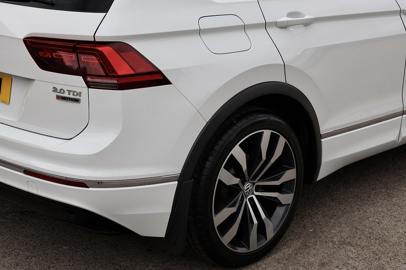 Volkswagen Tiguan TDI R-Line Pano Roof + LED Lights + Full History inc.Timing Belt Image 23