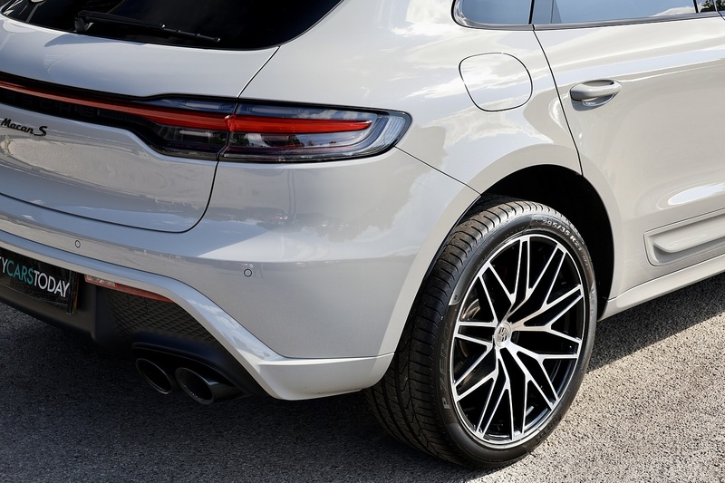 Porsche Macan S 1 Lady Owner + Porsche Warranty + Pano Roof + High Spec Image 17