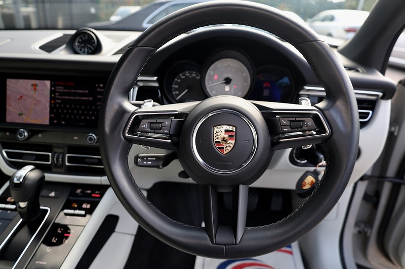 Porsche Macan S 1 Lady Owner + Porsche Warranty + Pano Roof + High Spec Image 31