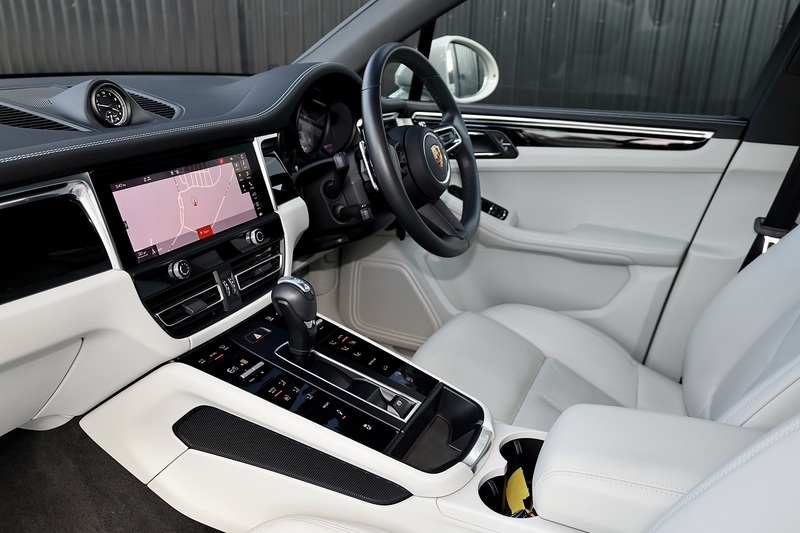 Porsche Macan S 1 Lady Owner + Porsche Warranty + Pano Roof + High Spec Image 9