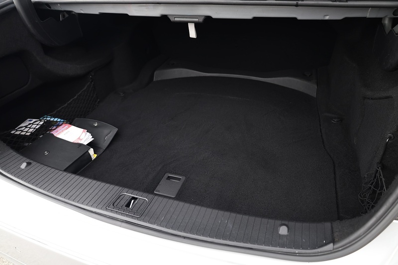Mercedes-Benz E220 CDI Executive SE 2 Former Keepers + Just Serviced inc.Gearbox by MB + Pano Roof Image 12