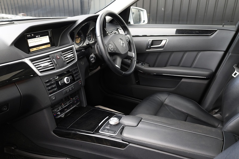 Mercedes-Benz E220 CDI Executive SE 2 Former Keepers + Just Serviced inc.Gearbox by MB + Pano Roof Image 5
