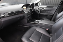 Mercedes-Benz E220 CDI Executive SE 2 Former Keepers + Just Serviced inc.Gearbox by MB + Pano Roof - Thumb 2
