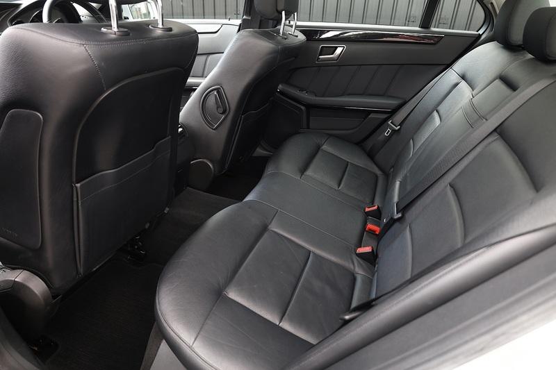 Mercedes-Benz E220 CDI Executive SE 2 Former Keepers + Just Serviced inc.Gearbox by MB + Pano Roof Image 16