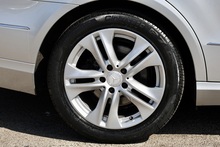 Mercedes-Benz E220 CDI Executive SE 2 Former Keepers + Just Serviced inc.Gearbox by MB + Pano Roof - Thumb 31