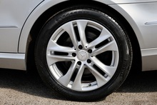 Mercedes-Benz E220 CDI Executive SE 2 Former Keepers + Just Serviced inc.Gearbox by MB + Pano Roof - Thumb 33