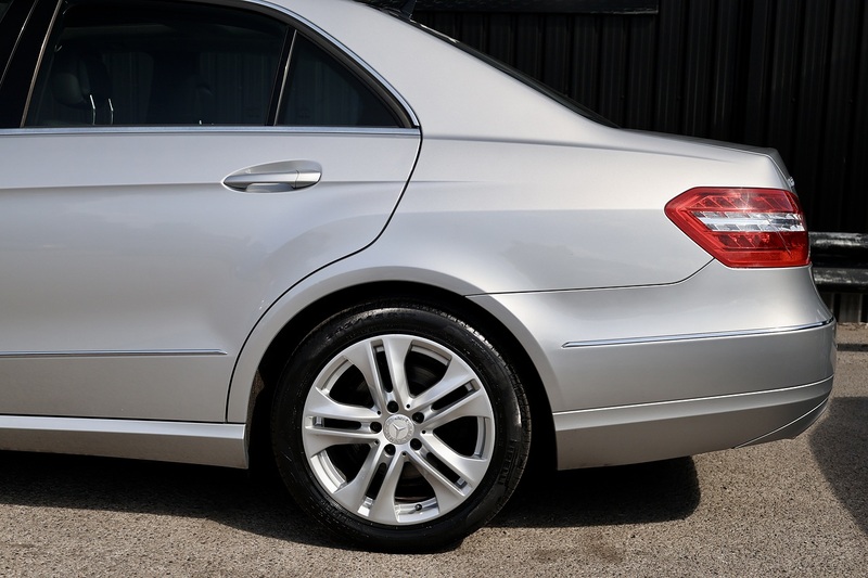 Mercedes-Benz E220 CDI Executive SE 2 Former Keepers + Just Serviced inc.Gearbox by MB + Pano Roof Image 28