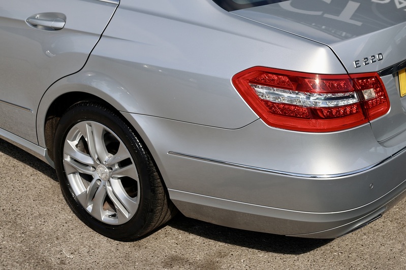 Mercedes-Benz E220 CDI Executive SE 2 Former Keepers + Just Serviced inc.Gearbox by MB + Pano Roof Image 29