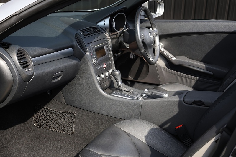 Mercedes-Benz SLK 200K SLK 200K 1.8 2dr convertible Automatic Petrol Image 2