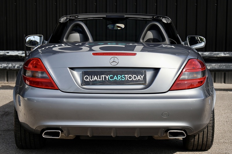Mercedes-Benz SLK 200K SLK 200K 1.8 2dr convertible Automatic Petrol Image 4
