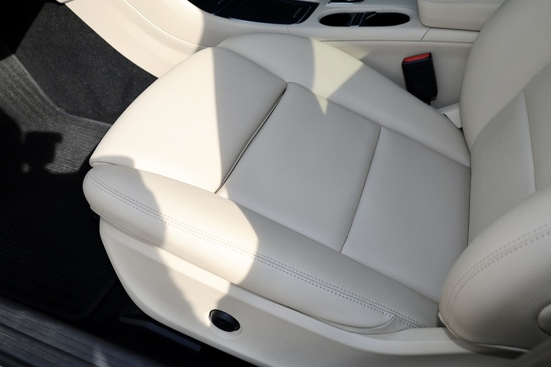 Mercedes-Benz GLA 220d Sport Premium Plus Panoramic Roof + Memory Pack + Reverse Cam + Very Rare Spec Image 40