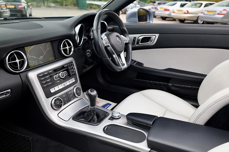 Mercedes-Benz SLK 200 Edition 125 Manual + COMAND + Heated Seats + 12 Services Image 3