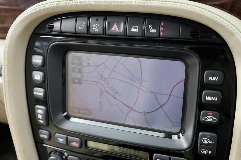 Jaguar XJ Sovereign 1 Owner from New + Desirable Specification + Lower Tax Bracket Image 11