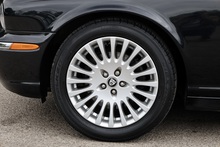 Jaguar XJ Sovereign 1 Owner from New + Desirable Specification + Lower Tax Bracket - Thumb 35