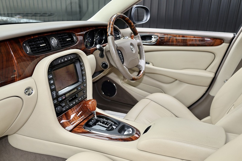 Jaguar XJ Sovereign 1 Owner from New + Desirable Specification + Lower Tax Bracket Image 7