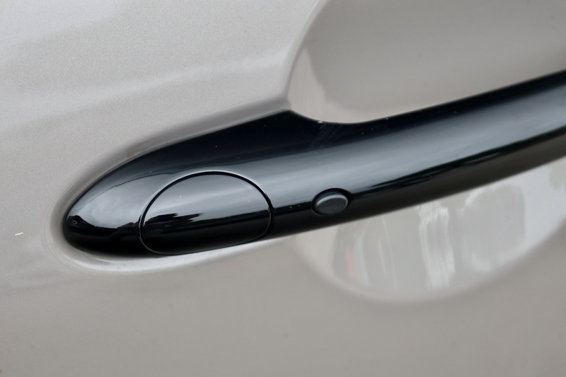 MINI Cooper Exclusive Auto 1 Lady Owner + MINI Warranty + Premium Plus Pack + Pano Roof Image 12