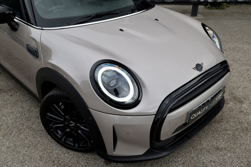 MINI Cooper Exclusive Auto 1 Lady Owner + MINI Warranty + Premium Plus Pack + Pano Roof Image 13