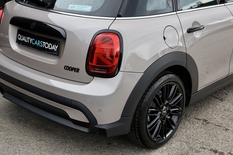MINI Cooper Exclusive Auto 1 Lady Owner + MINI Warranty + Premium Plus Pack + Pano Roof Image 14