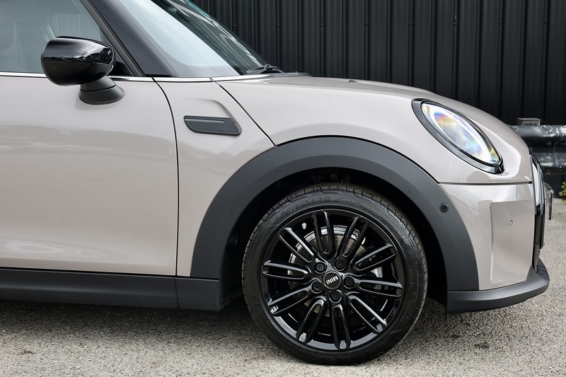 MINI Cooper Exclusive Auto 1 Lady Owner + MINI Warranty + Premium Plus Pack + Pano Roof Image 16
