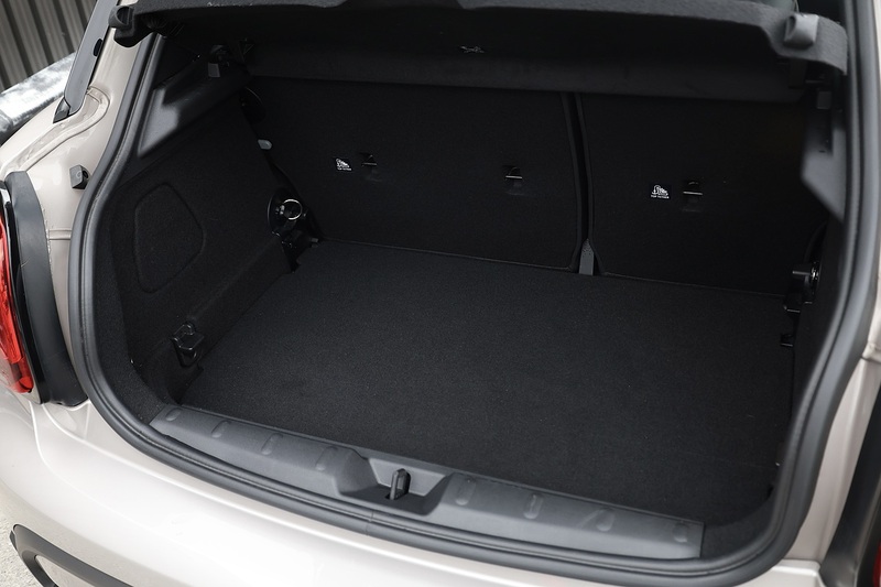 MINI Cooper Exclusive Auto 1 Lady Owner + MINI Warranty + Premium Plus Pack + Pano Roof Image 19