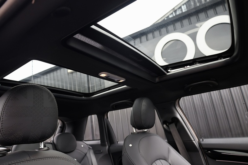 MINI Cooper Exclusive Auto 1 Lady Owner + MINI Warranty + Premium Plus Pack + Pano Roof Image 10