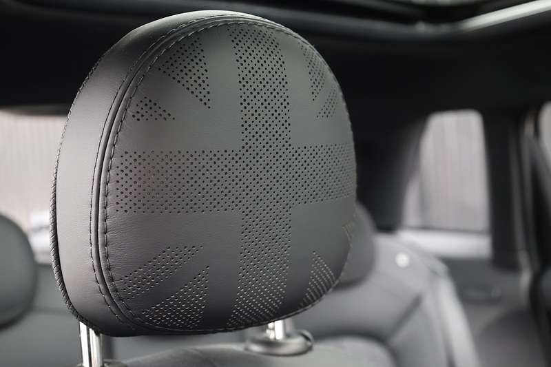MINI Cooper Exclusive Auto 1 Lady Owner + MINI Warranty + Premium Plus Pack + Pano Roof Image 26