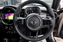 MINI Cooper Exclusive Auto 1 Lady Owner + MINI Warranty + Premium Plus Pack + Pano Roof - Thumb 29