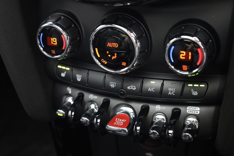 MINI Cooper Exclusive Auto 1 Lady Owner + MINI Warranty + Premium Plus Pack + Pano Roof Image 30