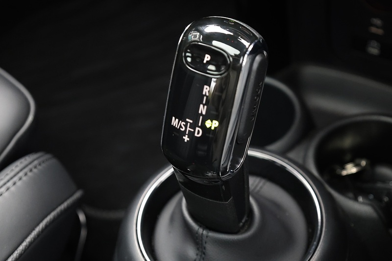 MINI Cooper Exclusive Auto 1 Lady Owner + MINI Warranty + Premium Plus Pack + Pano Roof Image 31