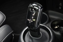 MINI Cooper Exclusive Auto 1 Lady Owner + MINI Warranty + Premium Plus Pack + Pano Roof - Thumb 31