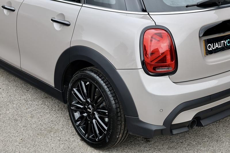 MINI Cooper Exclusive Auto 1 Lady Owner + MINI Warranty + Premium Plus Pack + Pano Roof Image 37