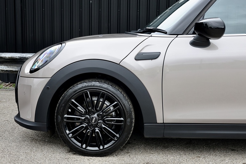 MINI Cooper Exclusive Auto 1 Lady Owner + MINI Warranty + Premium Plus Pack + Pano Roof Image 35