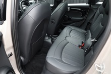 MINI Cooper Exclusive Auto 1 Lady Owner + MINI Warranty + Premium Plus Pack + Pano Roof - Thumb 27