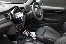 MINI Cooper Exclusive Auto 1 Lady Owner + MINI Warranty + Premium Plus Pack + Pano Roof - Thumb 5